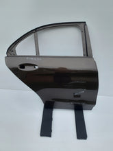 Laden Sie das Bild in den Galerie-Viewer, MERCEDES C-KLASSE 205 W205 LIMOUSINE TÜR HINTEN RECHTS HINTERE RECHTE A2057320210