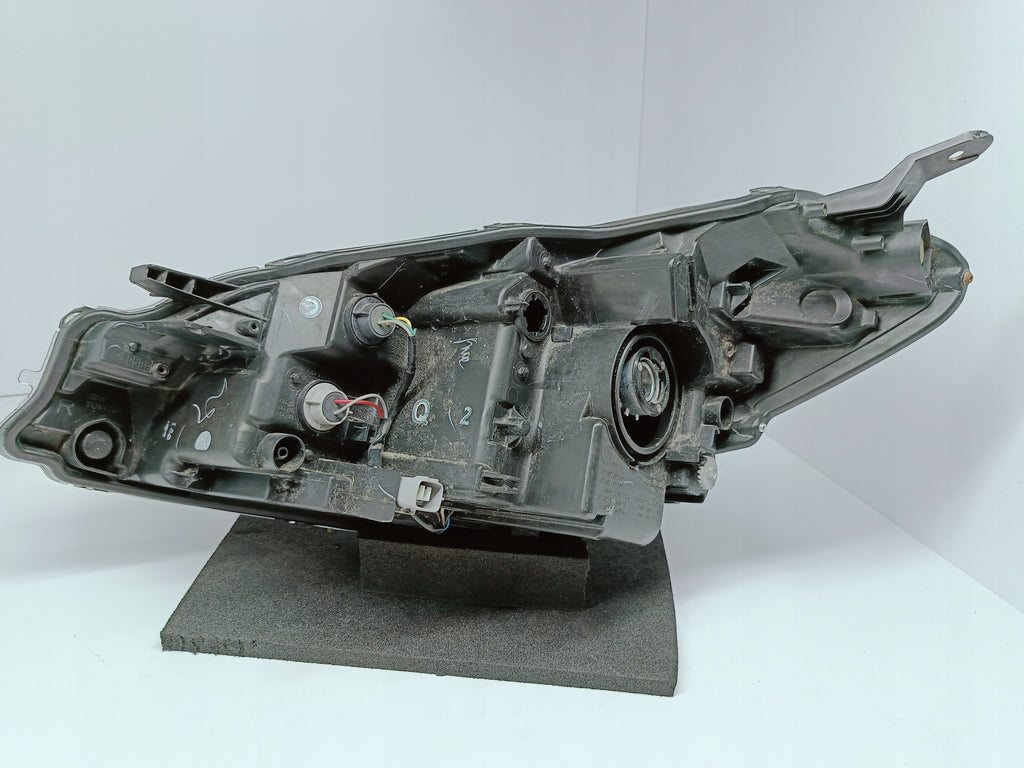 TOYOTA YARIS III LIFT 17- LAMPA PRAWA PRZÓD PRZEDNIA KOITO OD-197