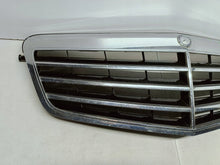Laden Sie das Bild in den Galerie-Viewer, Mercedes-Benz E W212 09- ATRAPA GRILL ZDERZAKA PRZEDNIEGO A2128800583