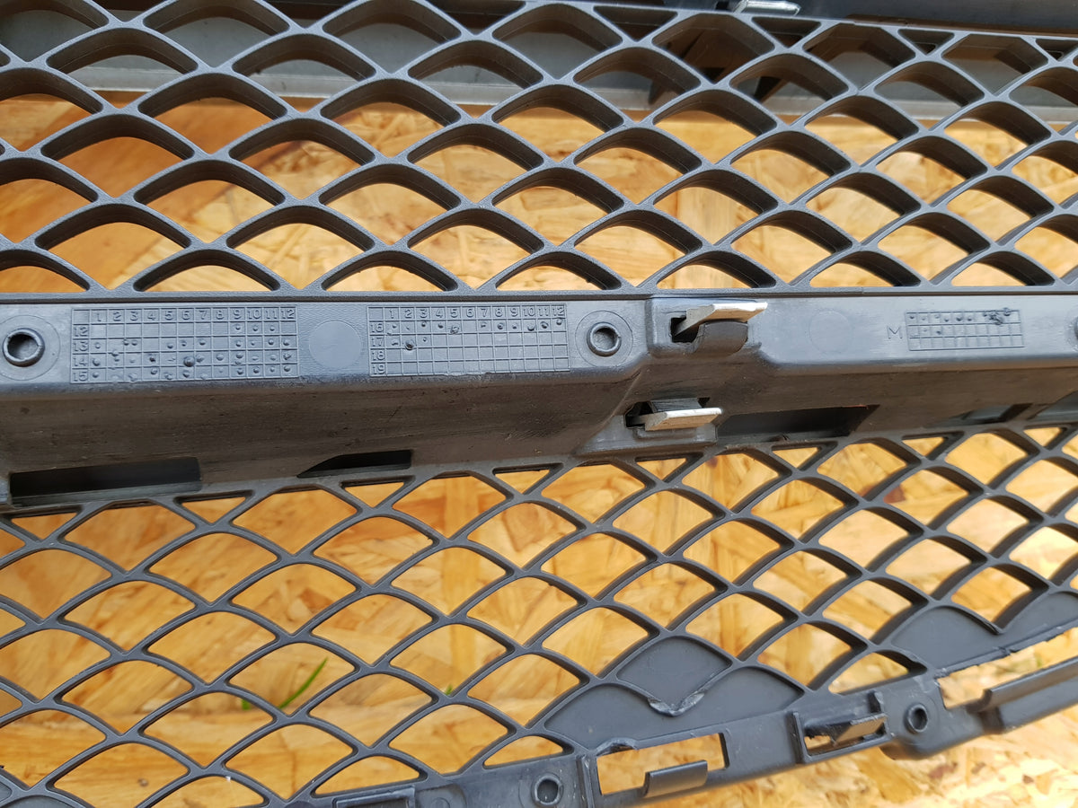 Mercedes C Class W205 14- Grille Grille Grille Front Bumper A2058800783 — photo 16 of 16