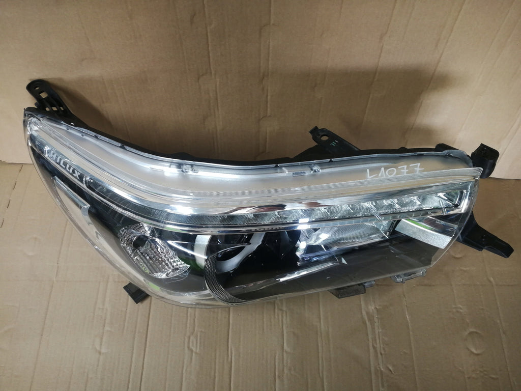 TOYOTA HILUX VIII 8 15- LAMPA REFLEKTOR PRAWY PRZÓD LED KOITO 0K-56