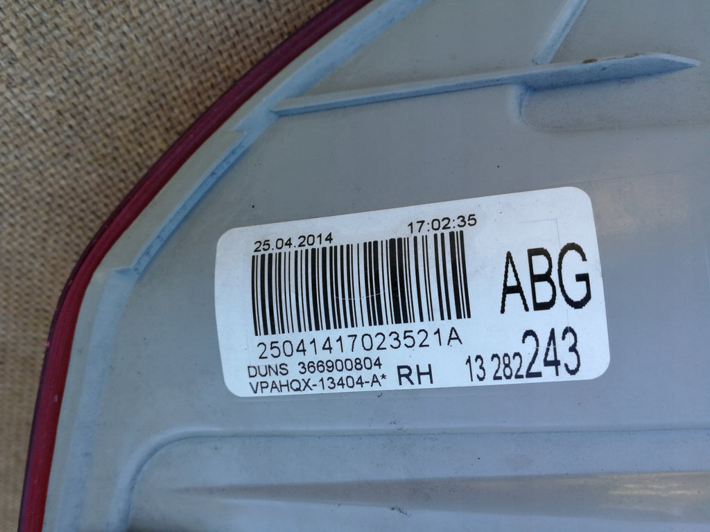 OPEL ASTRA J IV 4 KOMBI FACELIFT 12- RÜCKLEUCHTE RECHTS HINTEN 13282243
