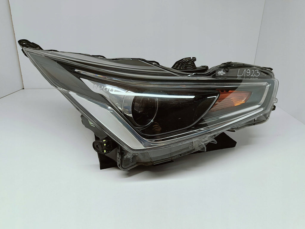 Toyota Aygo II B4 LIFT 18- LAMPA PRAWA PRZÓD SOCZEWKA+LED EU KOITO 0H-27