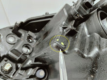 Załaduj zdjęcie do przeglądarki galerii, TOYOTA YARIS IV 4 P21 19-LAMPA REFLEKTOR PRAWY PRZÓD SOCZEWKA KOITO K0-6 EU
