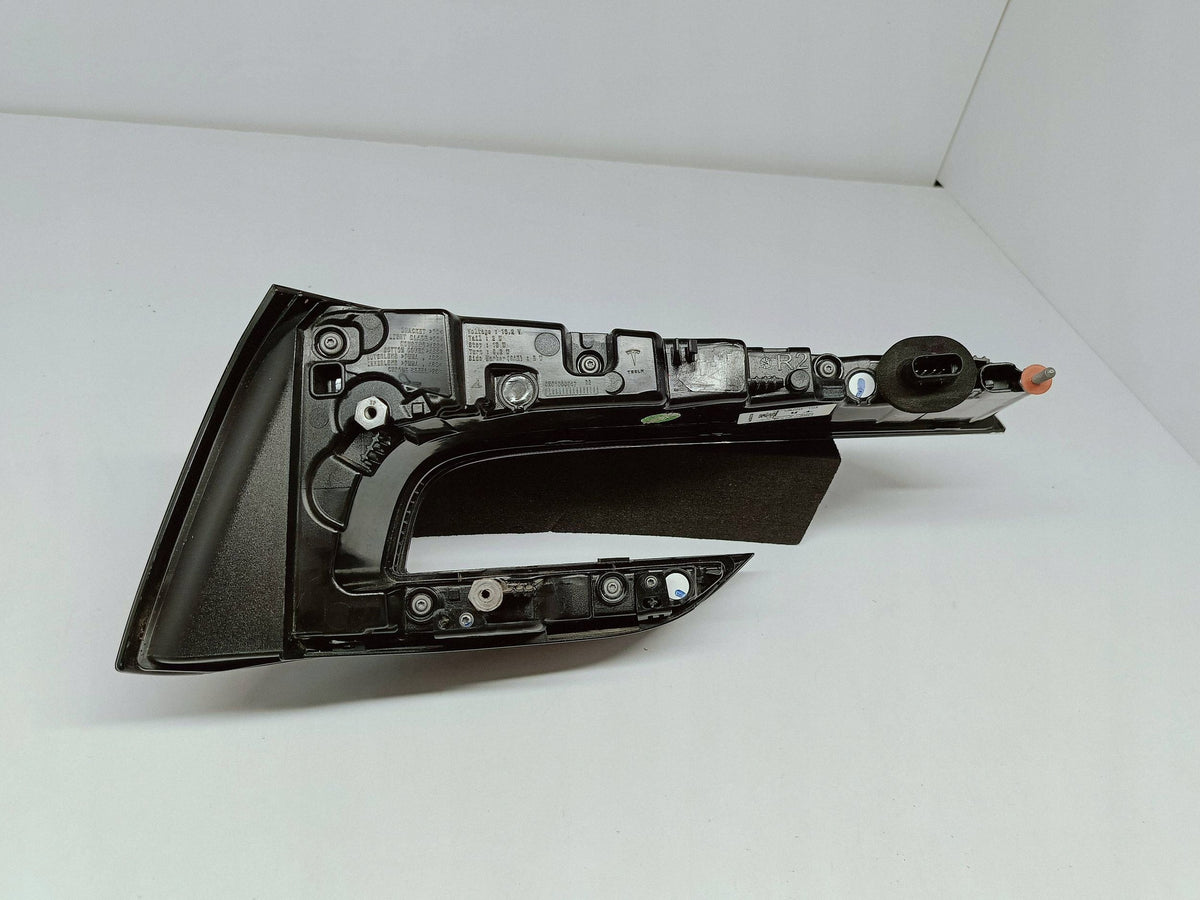 Tesla Model 3 Lift Highland 23- Lampa Klapy Bagażnika Prawa 1691500-00-F — zdjęcie 10 z 14