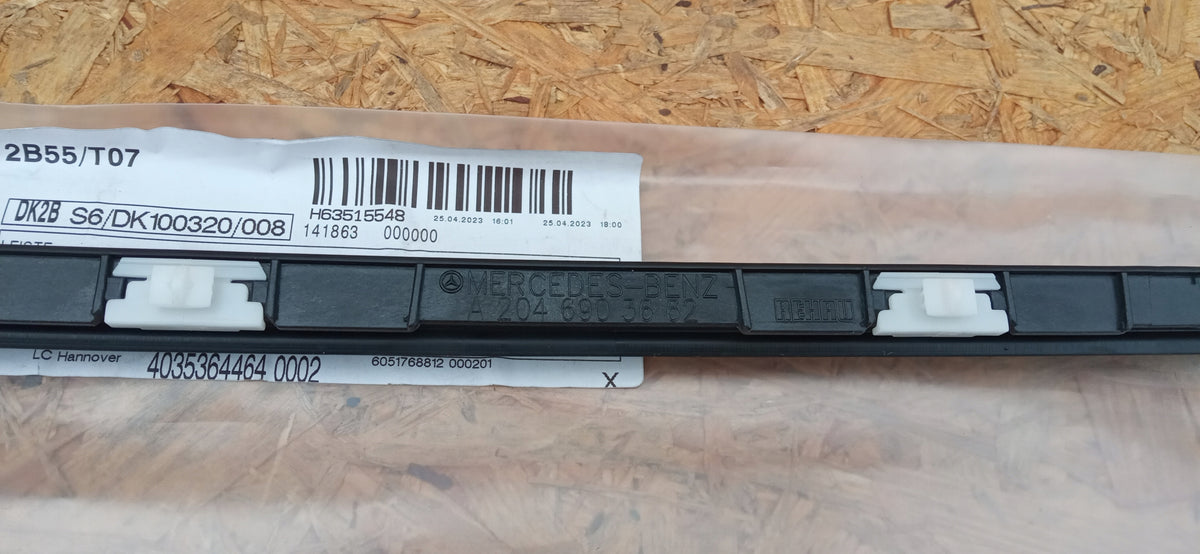 Mercedes W204 Trim Strip Lower Front Right Door — photo 5 of 5