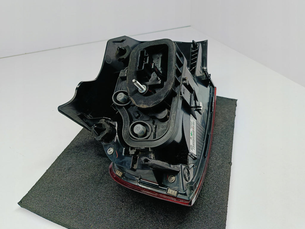 CITROEN C4 CACTUS LIFT 17- RÜCKLEUCHTE RECHTS HINTEN LED 9823950280