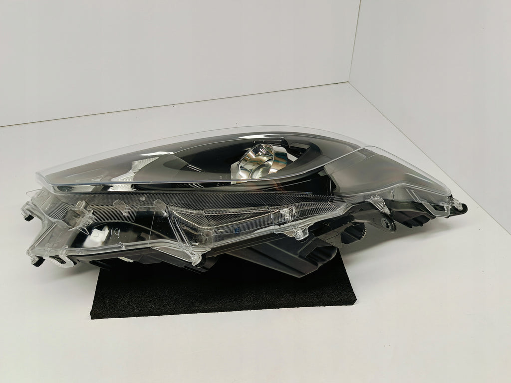 TOYOTA YARIS IV 4 P21 19- LAMPA REFLEKTOR LEWY PRZÓD SOCZEWKA KOITO K0-6 EU