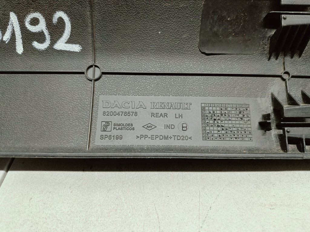 Dacia Logan I LOGAN MCV 04- TÜRZIERLEISTE HINTEN LINKS 8200476578