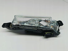 Load image into Gallery viewer, SUZUKI VITARA 15- HALOGEN DRL PRAWY LAMPA PRAWA ŚWIATŁO STANLEY LED W1378