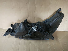 Laden Sie das Bild in den Galerie-Viewer, TOYOTA HILUX VIII 8 15- LAMPA REFLEKTOR PRAWY PRZÓD LED KOITO 0K-56