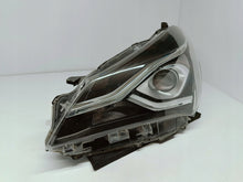 Laden Sie das Bild in den Galerie-Viewer, Toyota Yaris III FACELIFT 17- SCHEINWERFER LINKS LINSE + LED EU 0D-197