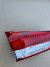 Załaduj zdjęcie do przeglądarki galerii, HYUNDAI IX20 LAMPA LEWA TYŁ TYLNA EU 92403-1KO 10-