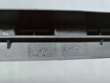 Laden Sie das Bild in den Galerie-Viewer, Mercedes-Benz E W212 09-ŚLIZG WSPORNIK MOCOWANIE ZDERZAKA PRZÓD A2128850465