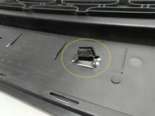 Załaduj zdjęcie do przeglądarki galerii, CITROEN C3 III 16- ATRAPA KRATKA ŚRODKOWA GRILL ZDERZAKA PRZÓD 9812061877