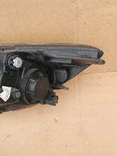 Laden Sie das Bild in den Galerie-Viewer, KIA PICANTO II SCHEINWERFER RECHTS VORNE EU 92102-1Y011/1Y010