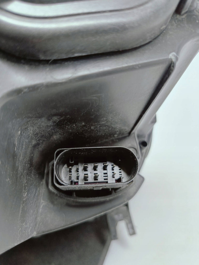Audi A4 B9 8W 15- LAMPA PRAWA PRZÓD PRZEDNIA KSENON+LED 8W0941006
