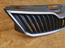 Załaduj zdjęcie do przeglądarki galerii, SKODA RAPID 12- ATRAPA GRILL KRATKA ZDERZAKA PRZEDNIEGO CHROM 5JA853668