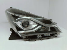 Laden Sie das Bild in den Galerie-Viewer, TOYOTA YARIS III LIFT 17- SCHEINWERFER RECHTS LINSE+LED EUKOITO OD-197