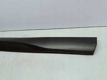 Załaduj zdjęcie do przeglądarki galerii, Citroen DS3 CROSSBACK 18- LISTWA NAKŁADKA DRZWI PRAWA PRZÓD 9820807280