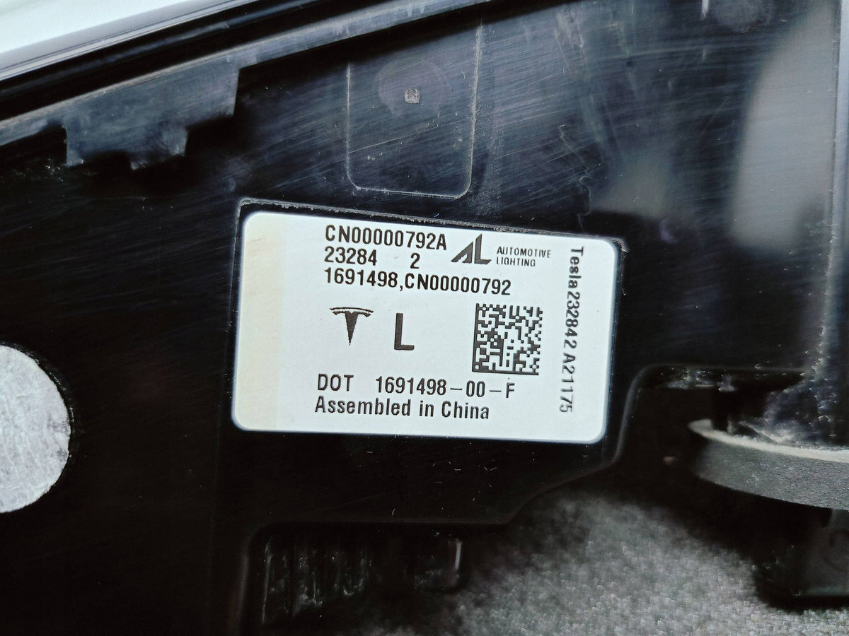Tesla Model 3 Lift Highland 23- Lampa Klapy Bagażnika Lewa LED 1691498-00-F — zdjęcie 14 z 14