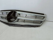 Laden Sie das Bild in den Galerie-Viewer, Mercedes-Benz C W204 07- ATRAPA GRILL KRATKA ZDERZAKA PRZÓD A2048800023