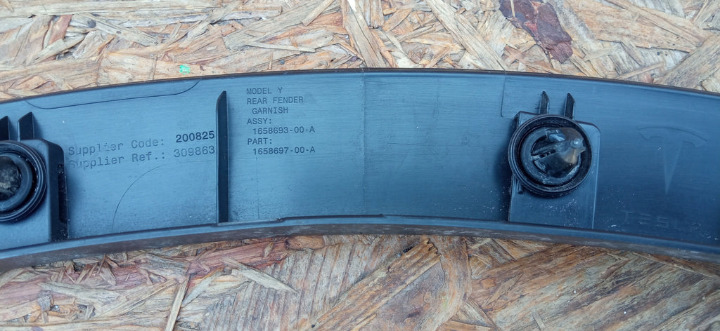TESLA MODEL Y 22- LISTWA BŁOTNIKA LEWY LEWA TYŁ TYLNA 1658697-00-A