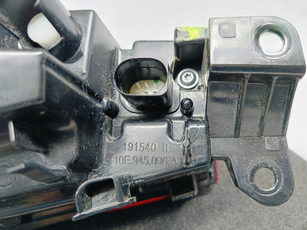 CUPRA BORN 10E 21- LAMPA REFLEKTOR ŚWIATŁO PRAWY TYŁ LED 10E945096A
