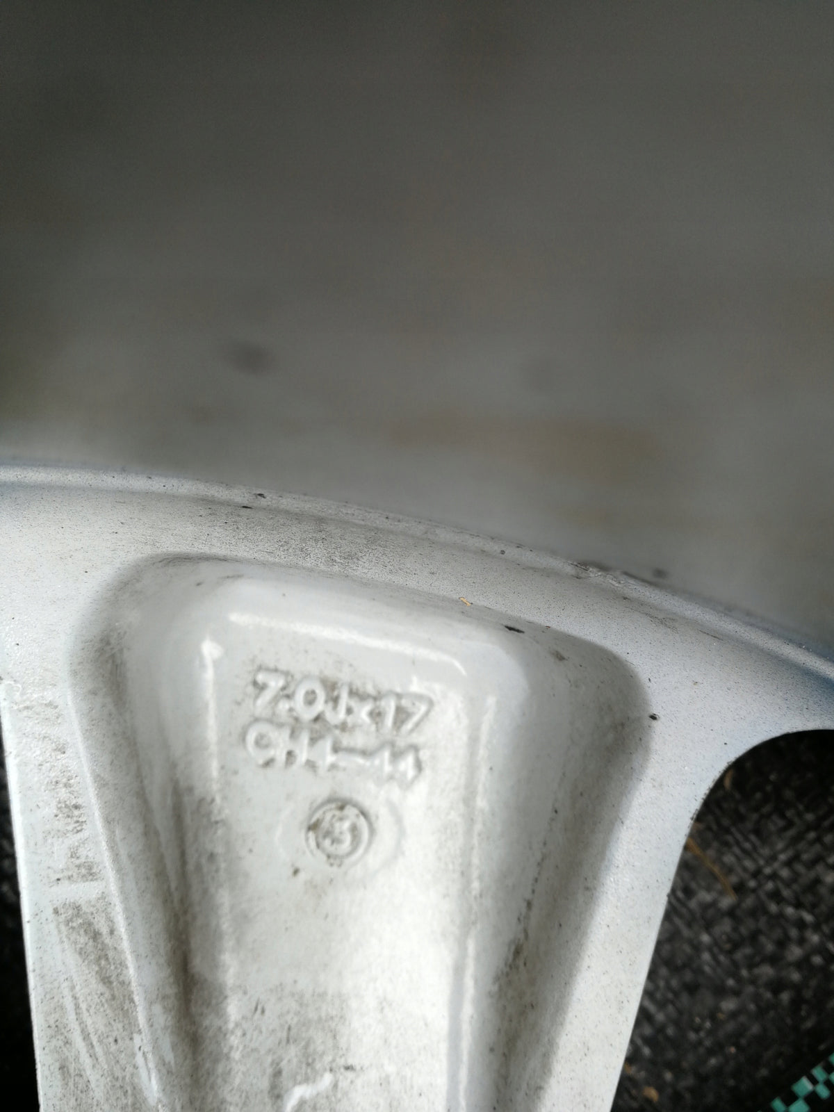 Renault Clio Felge 403007138R 4X100 ET44 7.0X17 — Foto 10 von 11