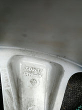Laden Sie das Bild in den Galerie-Viewer, RENAULT CLIO FELGE 403007138R 4X100 ET44 7.0X17