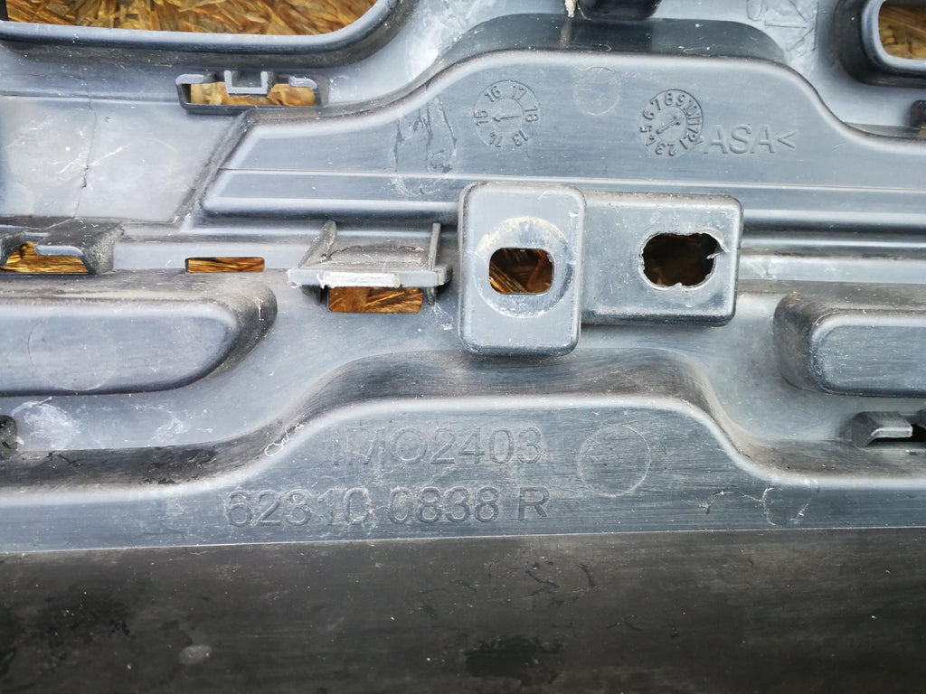 DACIA DUSTER LIFT 13- KÜHLERGRILL STOSSFÄNGER VORNE 623100838R