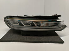 Laden Sie das Bild in den Galerie-Viewer, CITROEN C3 III LIFT 20- RECHTER SCHEINWERFER RECHTES TAGFAHRLICHT VORNE LED 9823312980