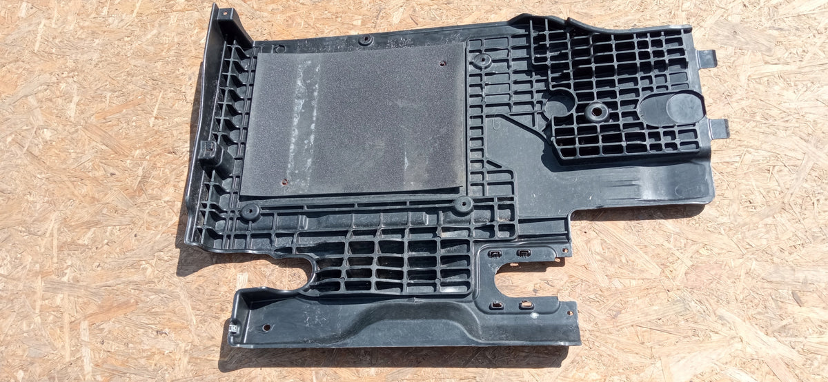 Passat B8 Superb III 15- Plate Protective Right Cover Podwozia 3Q0825102F — photo 7 of 8