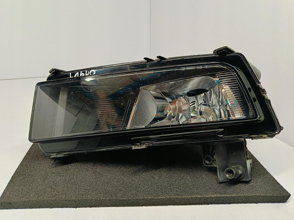 VOLKSWAGEN TOURAN II 15- REFLEKTOR HALOGEN PRZECIWMGŁOWY LEWY 5TA941661A