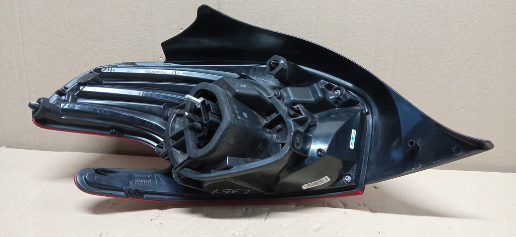 PEUGEOT 208 LIFT LAMPA TYLNA PRAWA 15-19 9825601180-0
