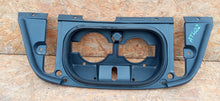 Load image into Gallery viewer, NISSAN LEAF II 17- OBUDOWA OSŁONA GNIAZDA PORTU ŁADOWANIA 657305SH0A