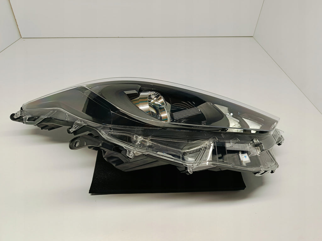 TOYOTA YARIS IV 4 P21 19-LAMPA REFLEKTOR PRAWY PRZÓD SOCZEWKA KOITO K0-6 EU