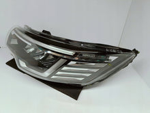 Laden Sie das Bild in den Galerie-Viewer, RENAULT TRAFIC III LIFT 4 21- SCHEINWERFER LINKS LED PURE VISION 260601790R