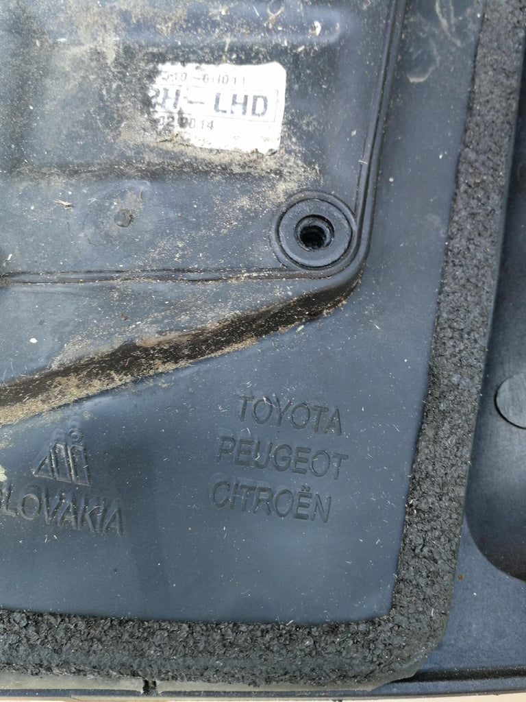 TOYOTA AYGO C1 107 LUSTERKO PRAWE