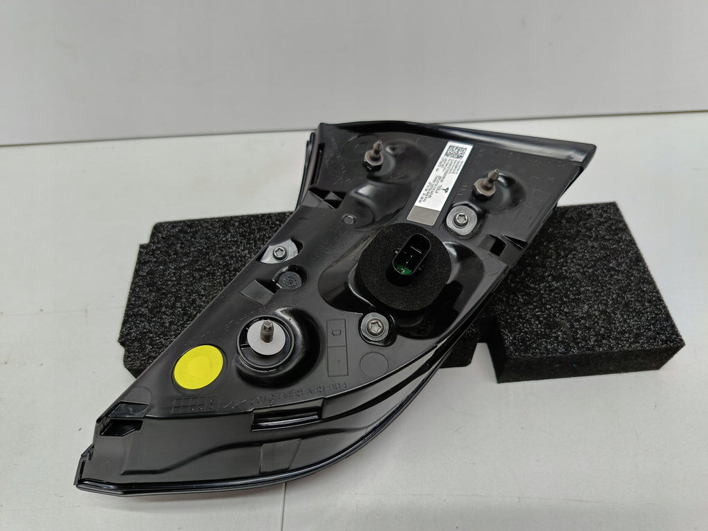 TESLA 3 LIFT Y 20- LAMPA KLAPY BAGAŻNIKA PRAWY TYŁ LED NOWA OE 1502089-00-B