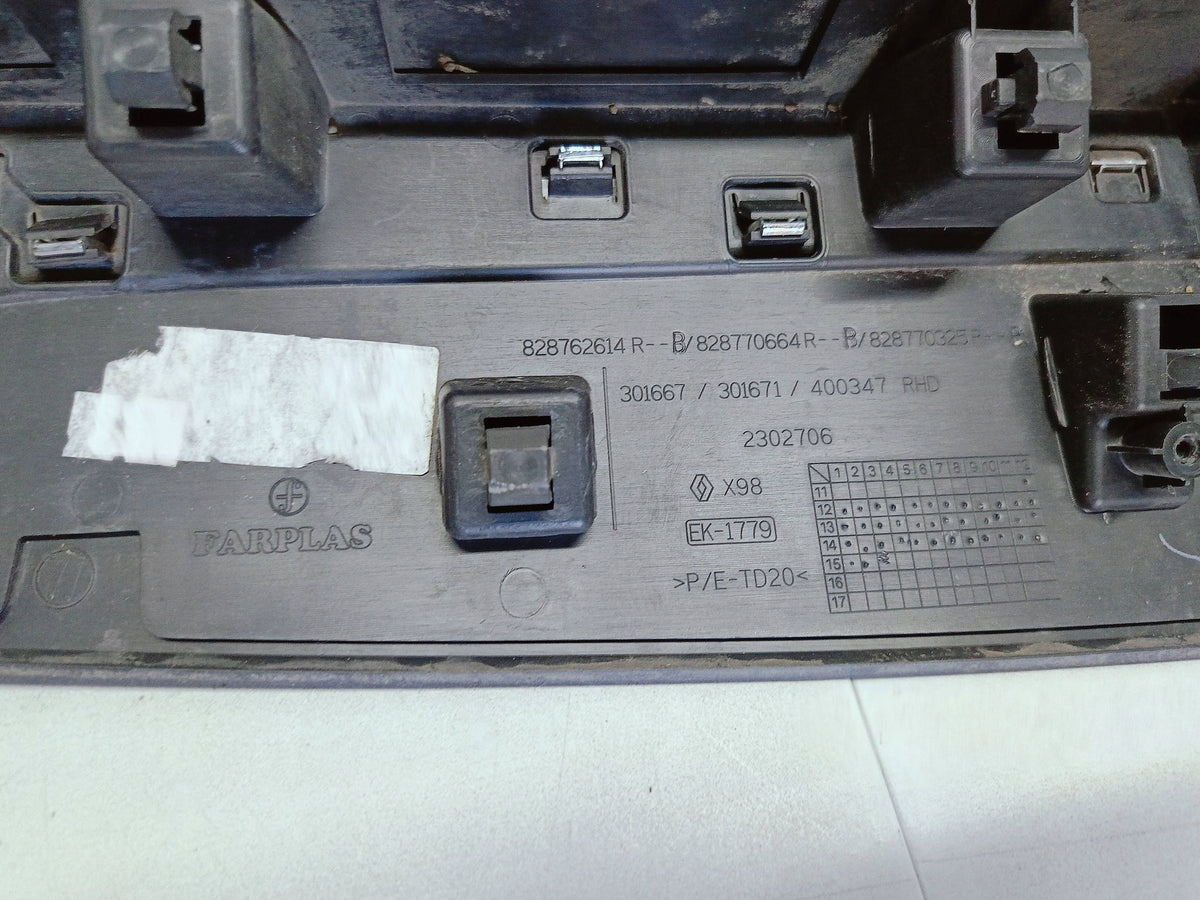 Renault Clio IV 12- Trim Strip Cover Rear Right Door 828762614R — photo 13 of 13