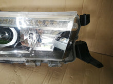 Laden Sie das Bild in den Galerie-Viewer, TOYOTA HILUX VIII 8 15- LAMPA REFLEKTOR PRAWY PRZÓD LED KOITO 0K-56