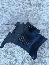 Laden Sie das Bild in den Galerie-Viewer, SEAT LEON IV 5FA 20- RADHAUSSCHALE VORNE RECHTS 5FA854816