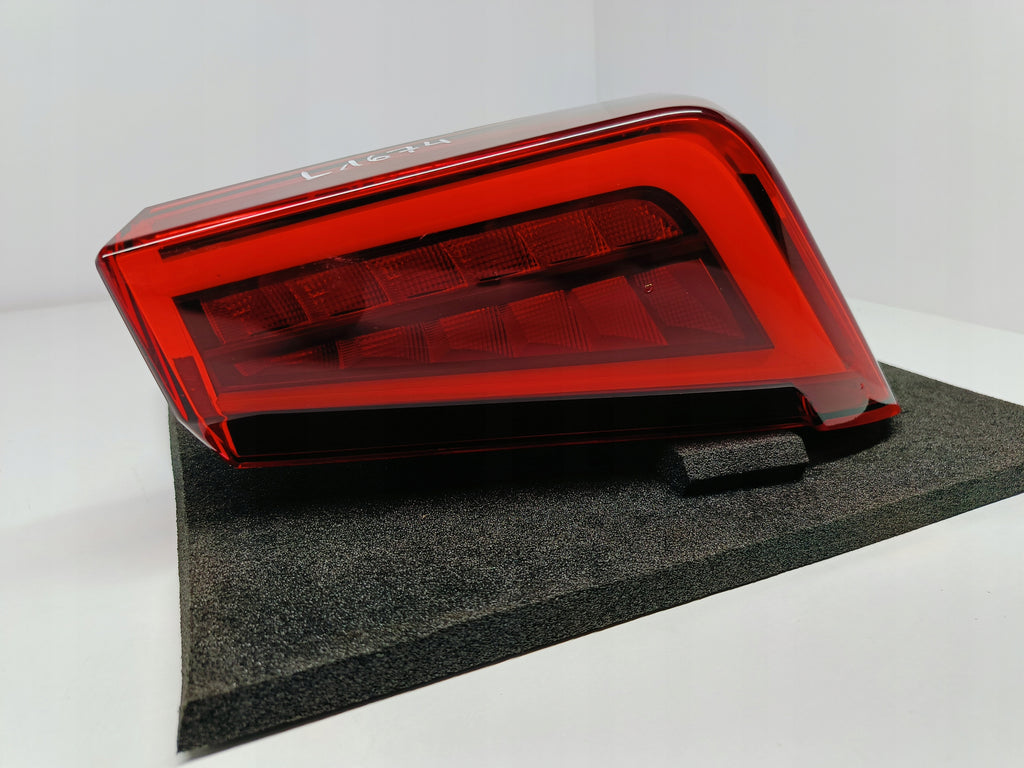 CUPRA BORN 10E 21- LAMPA REFLEKTOR ŚWIATŁO PRAWY TYŁ LED 10E945096A