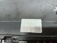 Laden Sie das Bild in den Galerie-Viewer, KIA EV3 EV-3 24- TÜRVERKLEIDUNG VORNE LINKS 87723-EV000