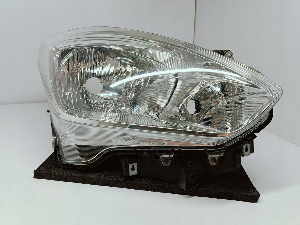 Suzuki Swift MK8 17- LAMPA PRAWA PRZÓD PRZEDNIA ZWYKŁA STANLEY W2962