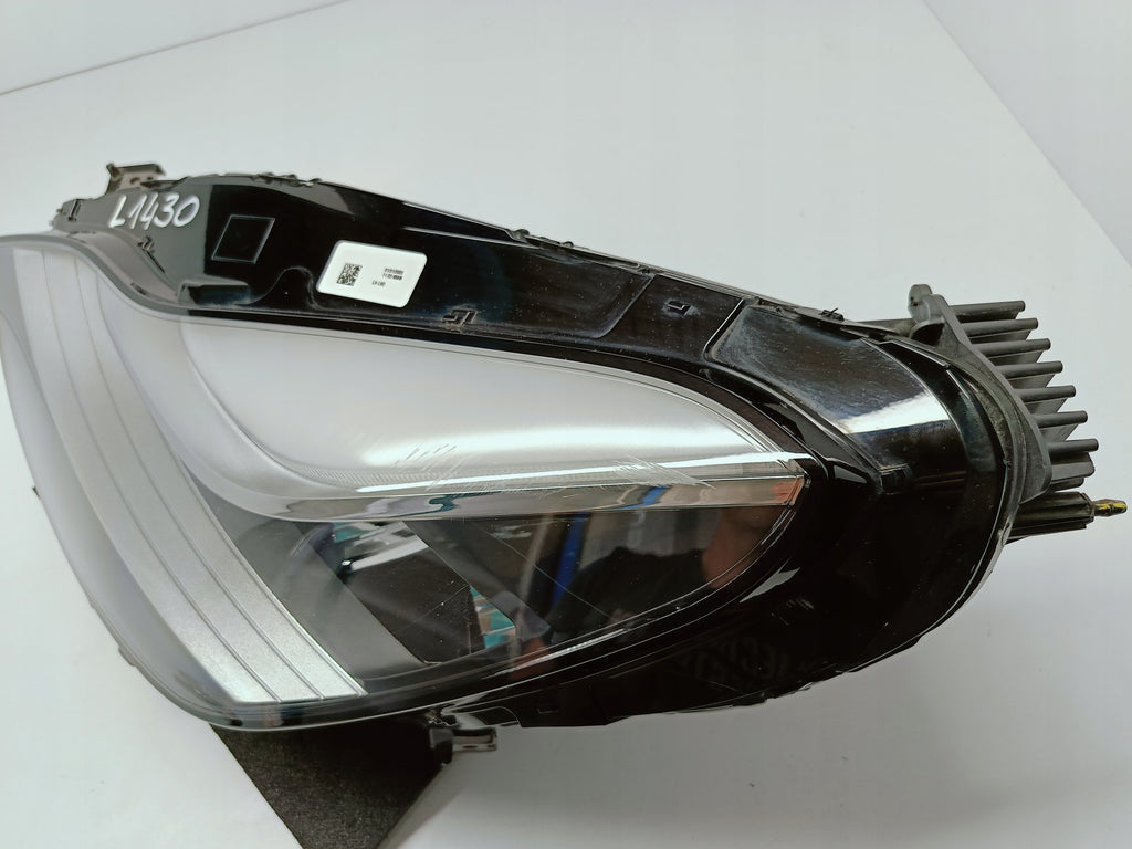 TESLA MODEL 3 III 17- LAMPA LEWA PRZÓD PRZEDNIA FULL LED 1077375-00-C