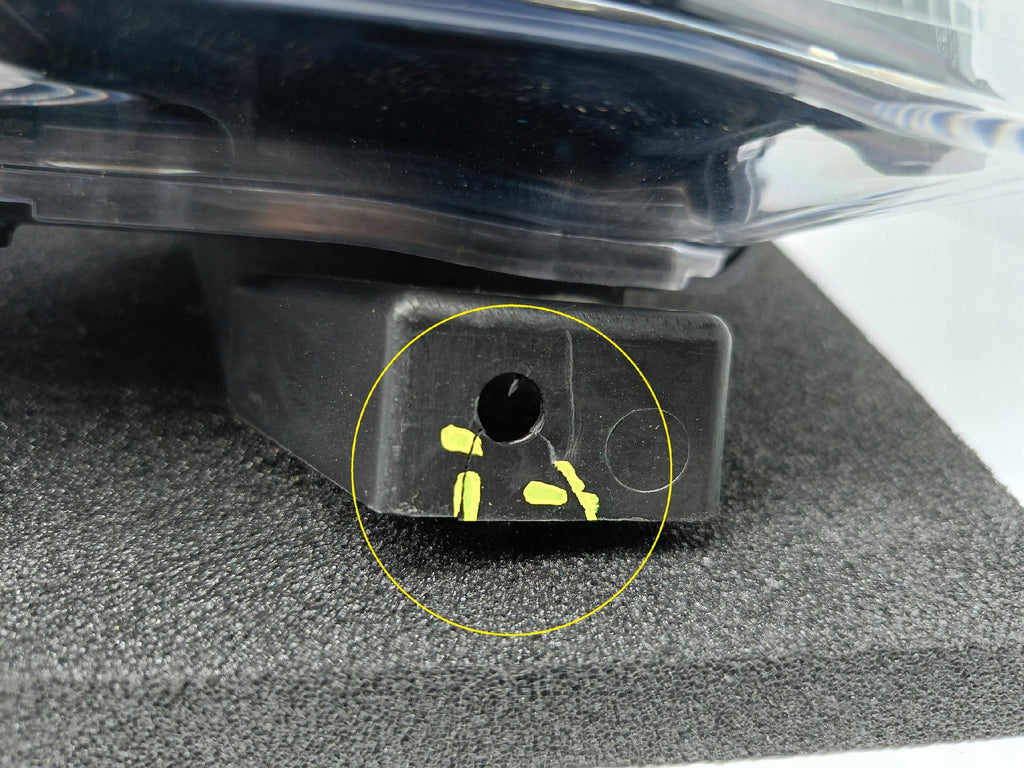 TESLA MODEL Y MY 20-HALOGEN DRL PRAWY LAMPA PRZECIWMGIELNA LED 1507933-00-C