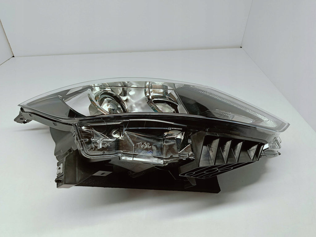Nissan Qashqai II J11 13- LAMPA PRAWA PRZÓD ZWYKŁA+LED KOITO EU 100-18013