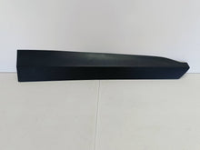 Załaduj zdjęcie do przeglądarki galerii, Toyota Yaris Cross 20- LISTWA DRZWI PRAWY PRZÓD PRAWA PRZEDNIA 75073-K2010